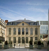 173px-hc3b4tel_choiseul-praslin_aprc3a8s_restauration